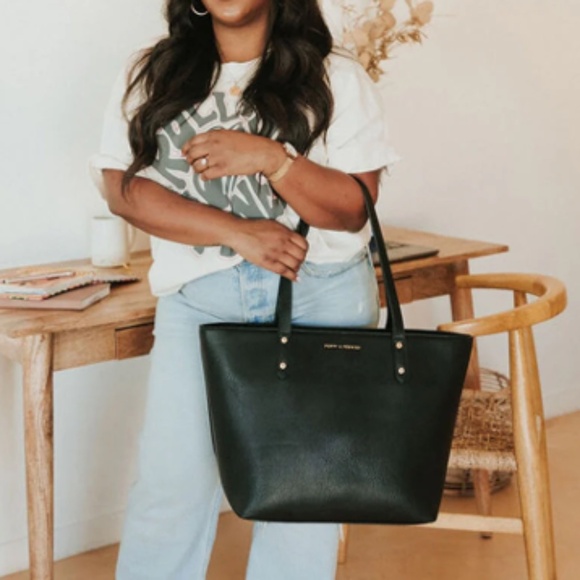 Poppy & Peonies GO-GETTER TOTE BLACK - Picture 12 of 12